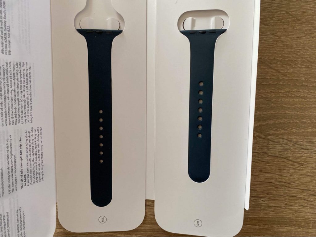 Apple Watch Series 7 kétféle szíjmérettel, uniszex fekete színben