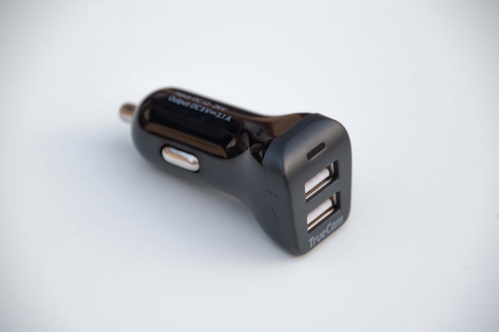 Az USB-adapter egyben elosztó is