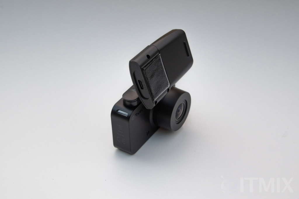 A GPS-modul kivehető, és saját microUSB-nyílással rendelkezik