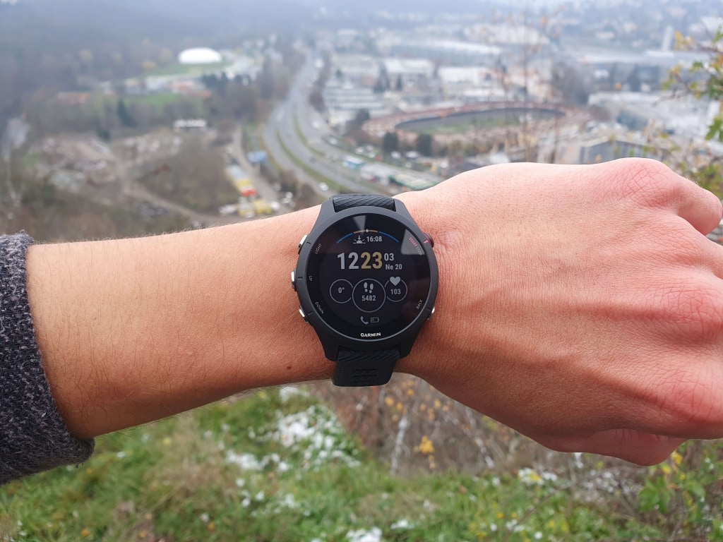 A Garmin Forerunner 255S Music több szempontból is meglepett minket