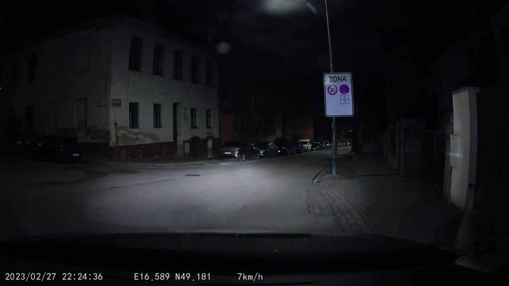 Természetesen az éjszakai dashcam felvételek a környezeti fényviszonyoktól függenek