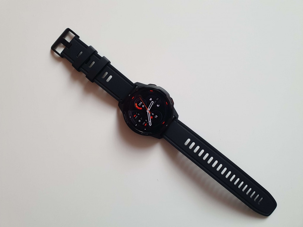 A Xiaomi Watch S1 Active első pillantásra tartósnak tűnik