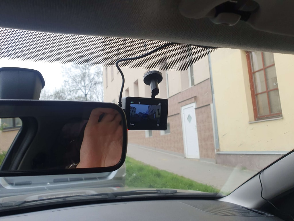 A Garmin Dash Cam 57 biztosan nem lesz útban vezetés közben