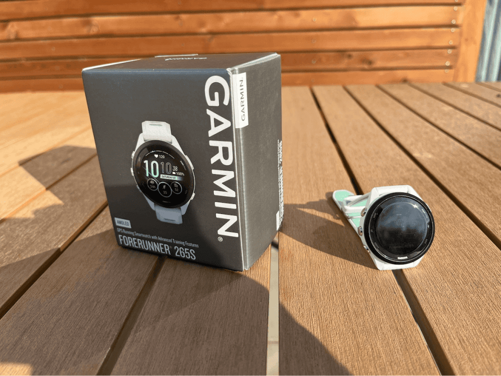 A Garmin Forerunner 265S pontosan ugyanezzel a csomagolással rendelkezik