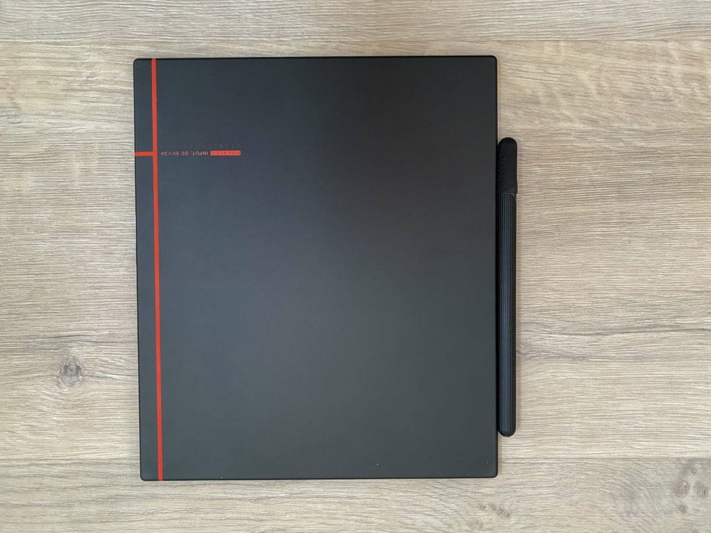 A hátoldal minimalista kialakítású