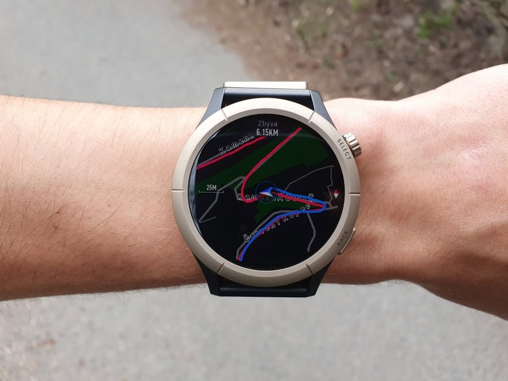 A hasonló árkategóriájú Amazfit Cheetah Pro órák topográfiai térképeket kínálnak