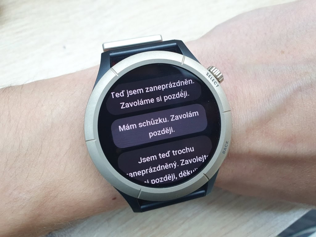 Az előre definiált válaszok szerkeszthetők az alkalmazásban