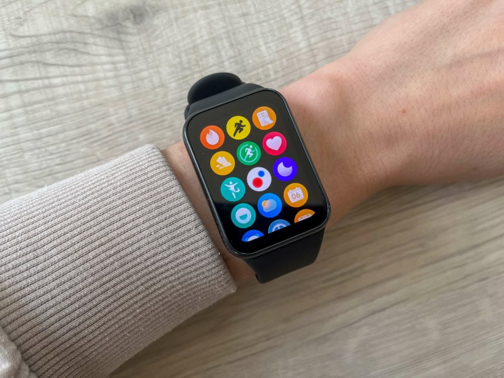 Az AMOLED-kijelző könnyen leolvasható