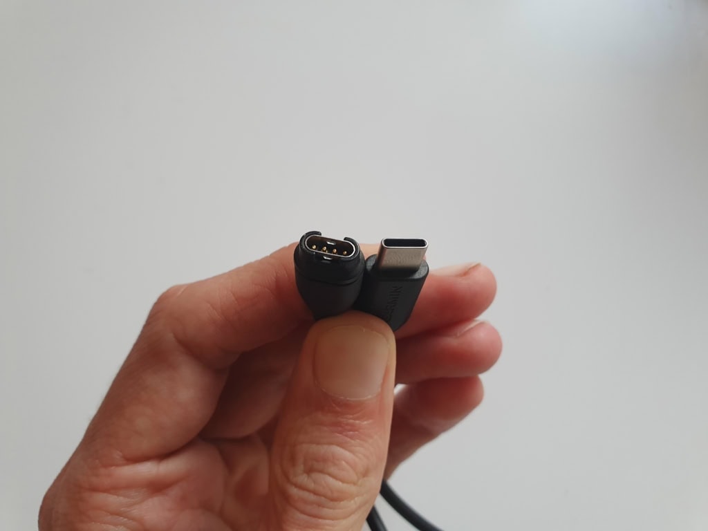 A Garmin hű a szabadalmaztatott csatlakozóhoz