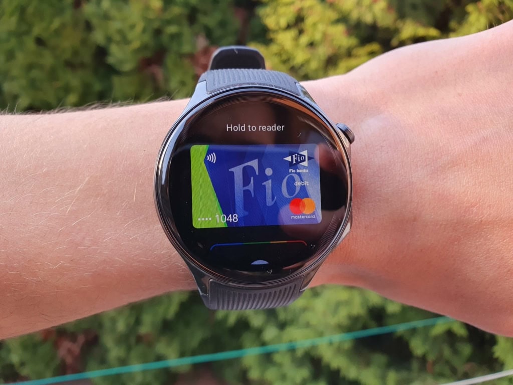 Az óra támogatja az NFC-fizetéseket