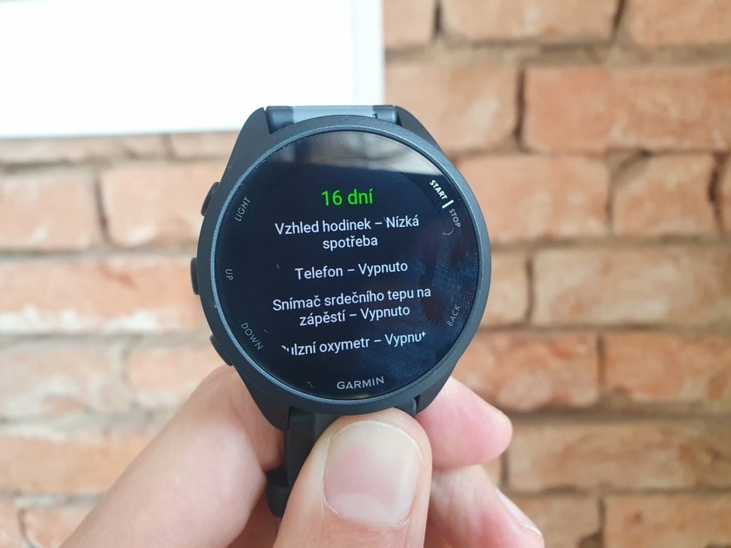 A Garmin Forerunner 165 korlátozottabb energiatakarékos üzemmódban