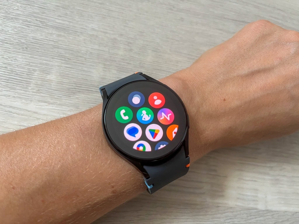 Az AMOLED kijelző könnyen leolvasható