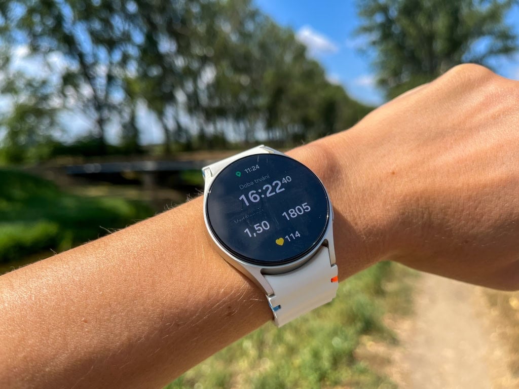 Az AMOLED kijelző könnyen olvasható