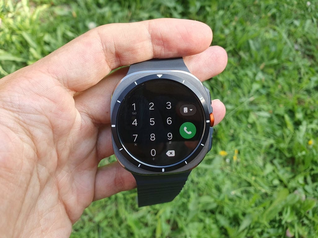 A numerikus billentyűzetet használhatja egy szám tárcsázására.