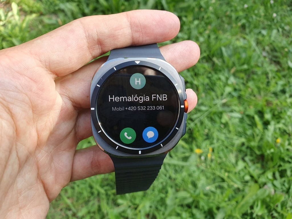 A telefonon tárolt kapcsolatok is elérhetők