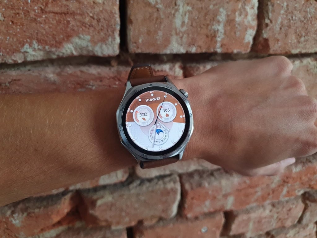 Az óra formatervezésében hasonlít a Huawei Watch GT 4 órához.