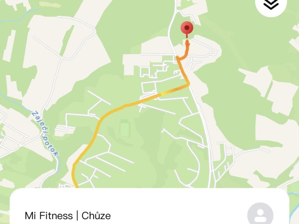 Nincs GPS a karkötőn, de a mobiltelefon segítségével rögzíti az útvonalat.