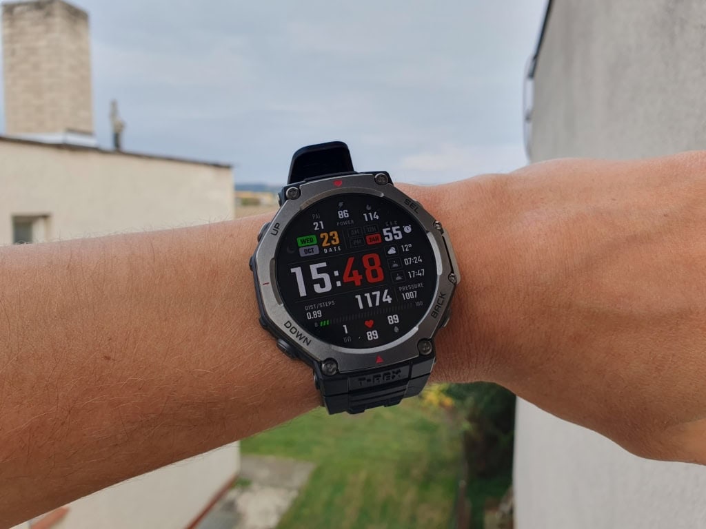 Az óra szilárdnak tűnik