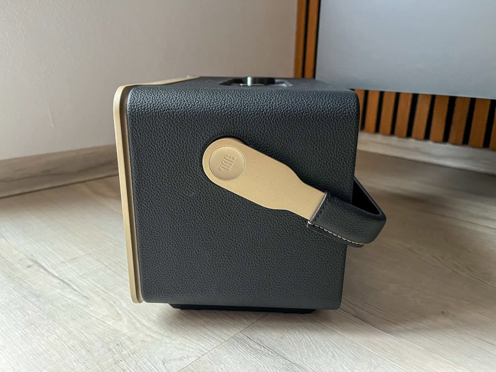 A hangszóró oldalsó nézete