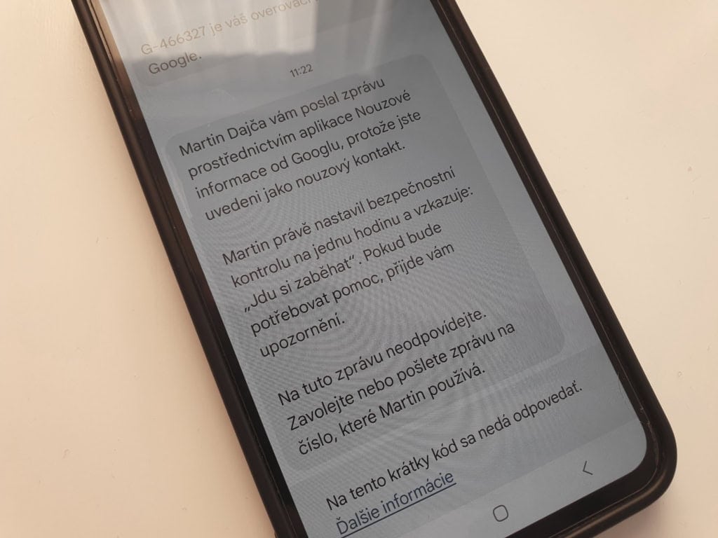 A vészhelyzeti kontakt SMS-t kap