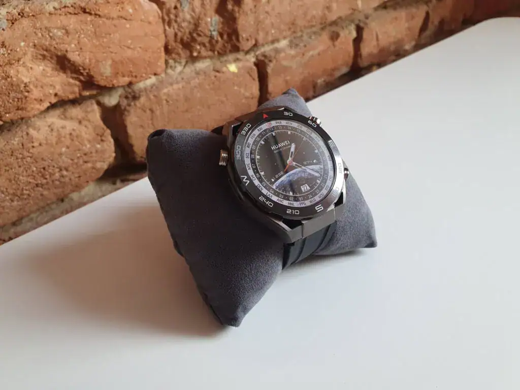 A Huawei Watch Ultimate luxus dizájnnal tetszik