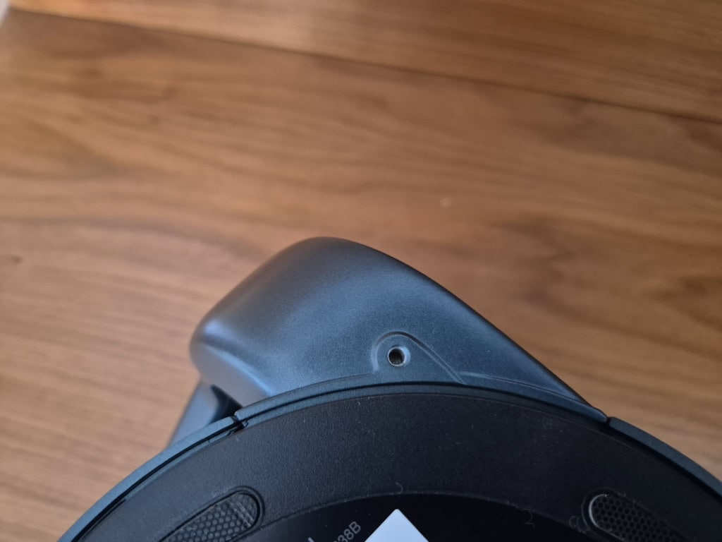 Fix telepítésnél egy második menetes nyílás is használható a biztosabb rögzítéshez