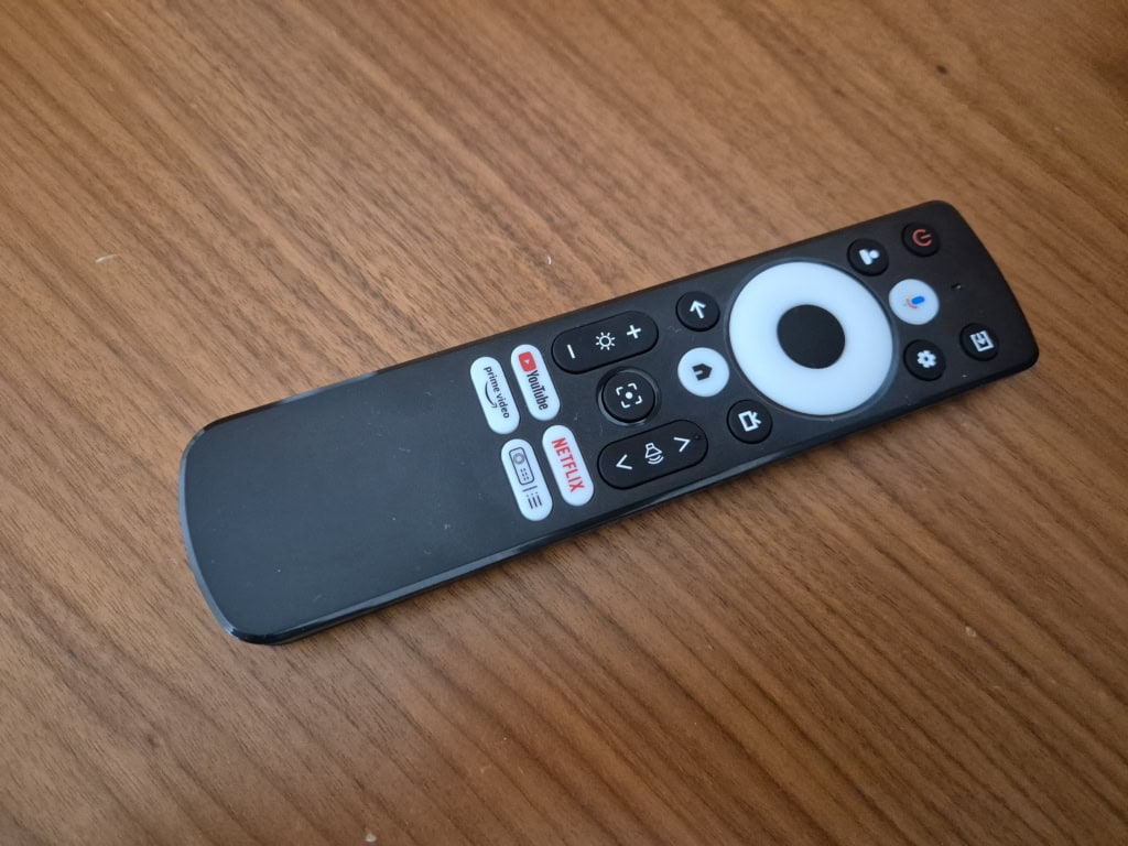 A távirányítón semmi lényeges nem hiányzik