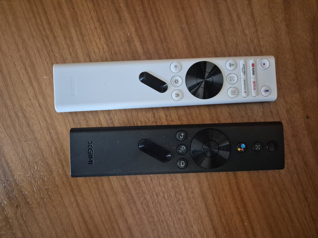 A távirányítón legyenek dedikált gombok a projektor funkcióihoz