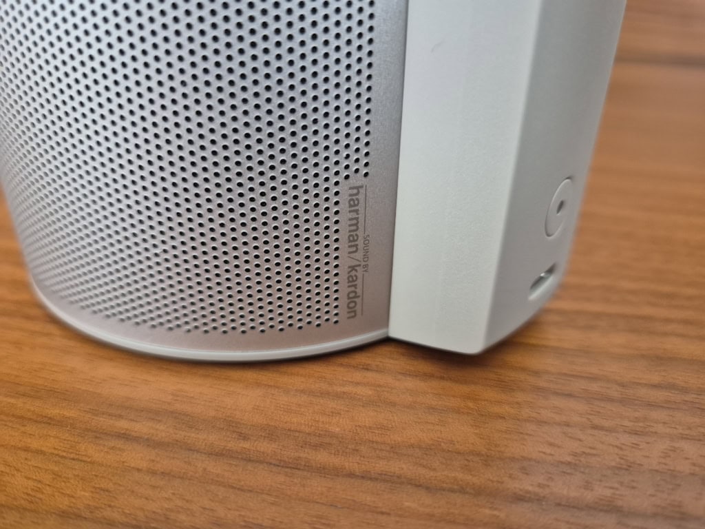 A hangszórórendszer tervezését a Harman/Kardon végezte