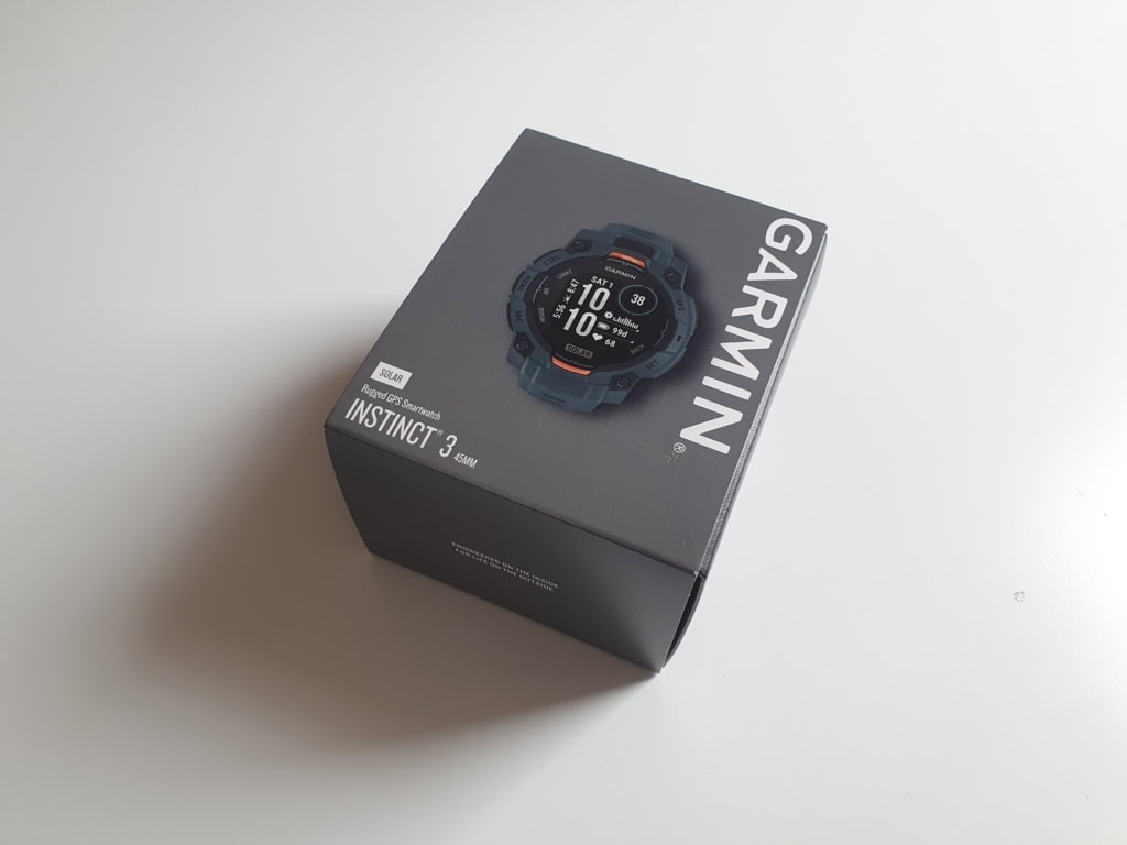 A szürke doboz a Garmin óráknál alapfelszereltség