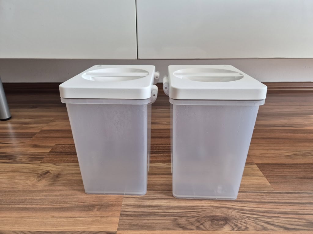 Mindkét víztartály 4 literes kapacitású